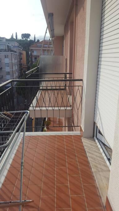Апартаменты Albenga Sul Mare Famiglie Ed Amici Fino 10 Posti Экстерьер фото