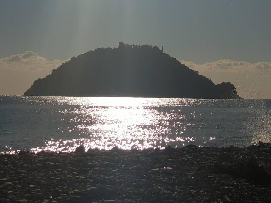 Апартаменты Albenga Sul Mare Famiglie Ed Amici Fino 10 Posti Экстерьер фото