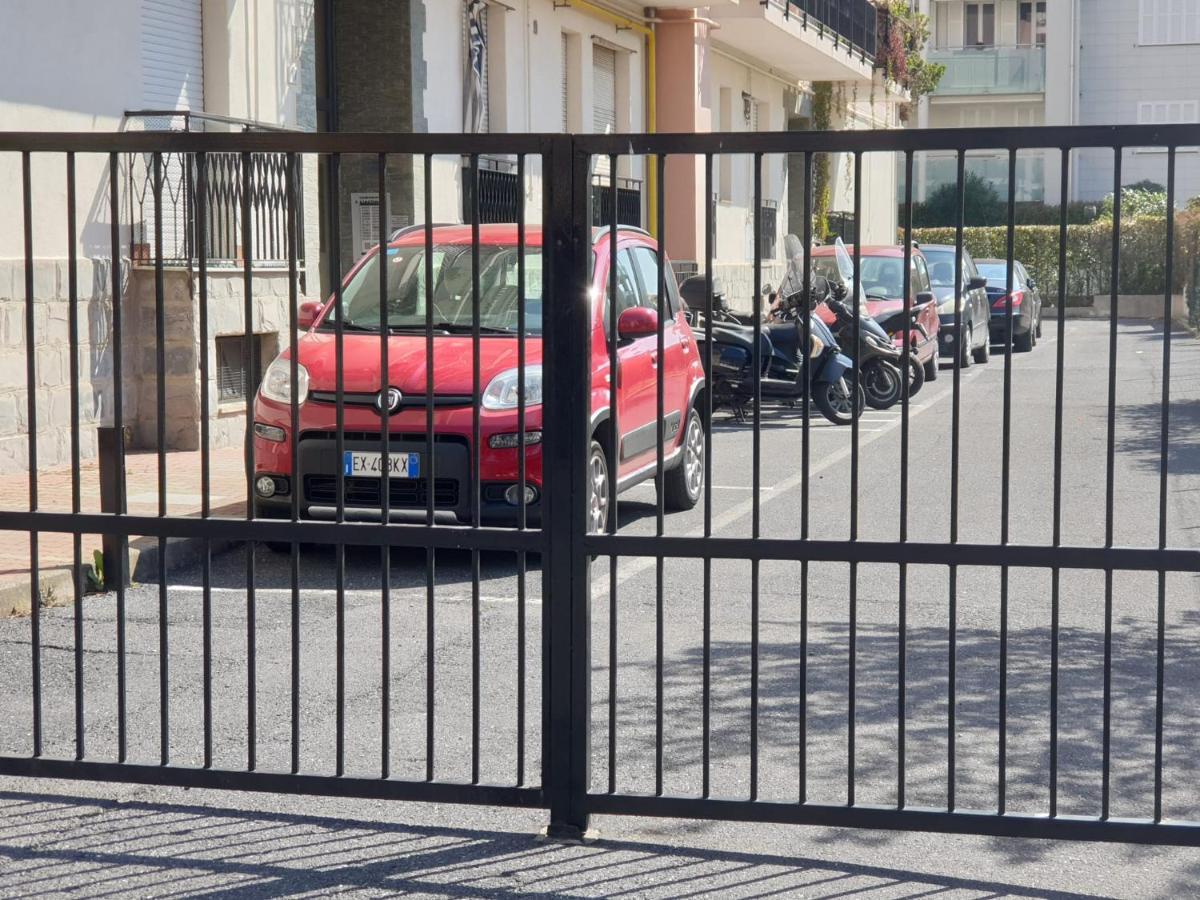 Апартаменты Albenga Sul Mare Famiglie Ed Amici Fino 10 Posti Экстерьер фото