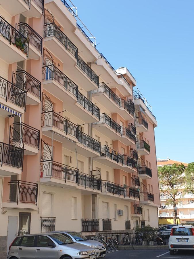 Апартаменты Albenga Sul Mare Famiglie Ed Amici Fino 10 Posti Экстерьер фото